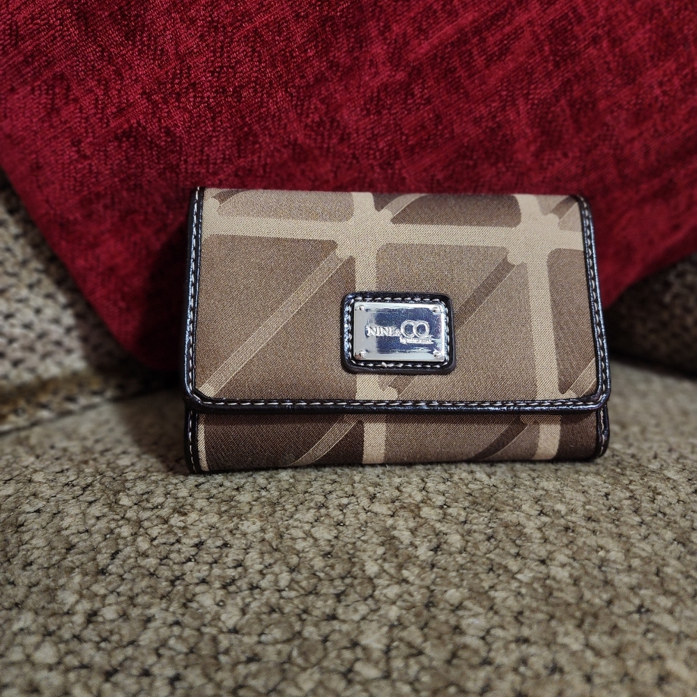 NWOT Nine & Co Wallet